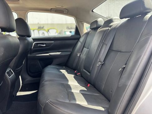 Used 2016 Nissan Altima 3.5 SL w/ 3.5 Technology Package FWD image 10