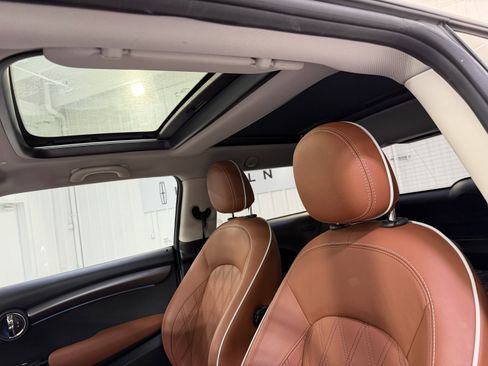 Used 2024 MINI Cooper 2-Door Hardtop w/ Signature Upholstery Package image 10