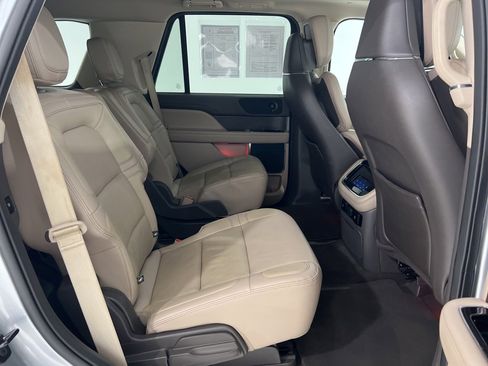 Used 2023 Lincoln Navigator Reserve image 25