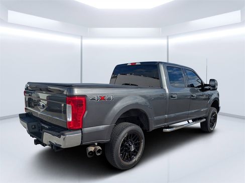 Used 2018 Ford F250 XLT image 3