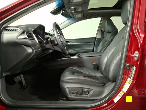 Used 2018 Toyota Camry XLE image 15