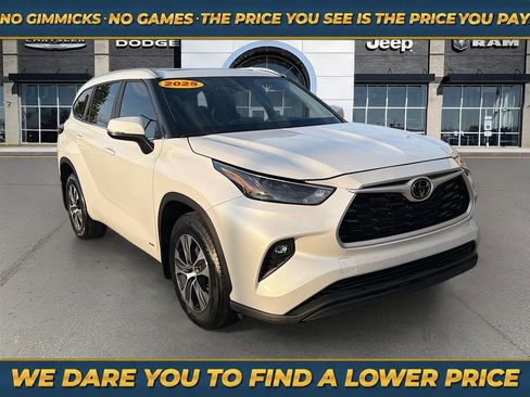 Used 2025 Toyota Highlander XLE AWD/4WD image 1