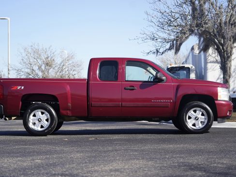 Used 2007 Chevrolet Silverado 1500 LT w/ 1LT Convenience Package image 7
