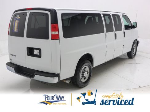 Used 2017 Chevrolet Express 3500 LT w/ LT Preferred Equipment Group image 4
