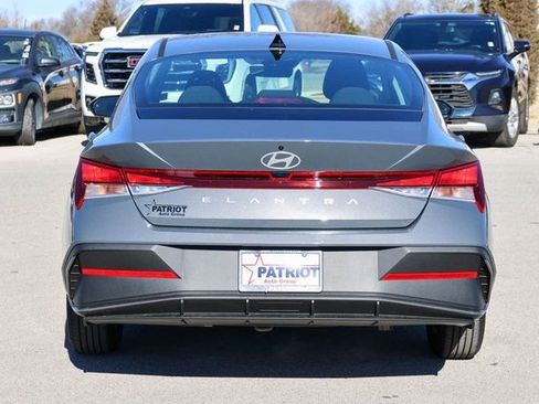 New 2026 Hyundai Elantra SE image 4