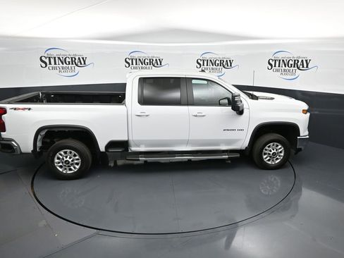 Used 2025 Chevrolet Silverado 2500 LT w/ Convenience Package image 16