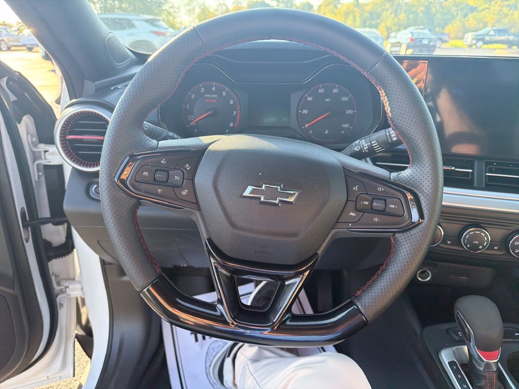 Used 2025 Chevrolet Trax RS w/ Driver Confidence Package FWD image 13