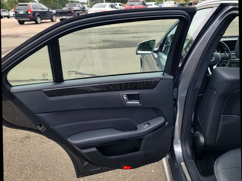 Used 2016 Mercedes-Benz E 350 4MATIC Sedan image 29