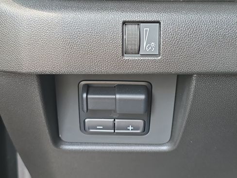 Used 2025 Chevrolet Colorado Trail Boss AWD/4WD image 25