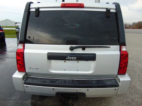 Used 2009 Jeep Commander Sport image 7