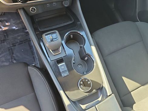 Used 2023 Nissan Rogue S image 27