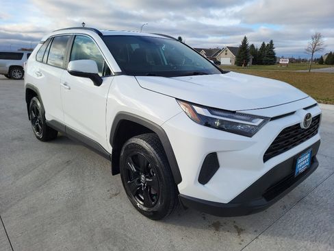 Used 2022 Toyota RAV4 XLE image 4