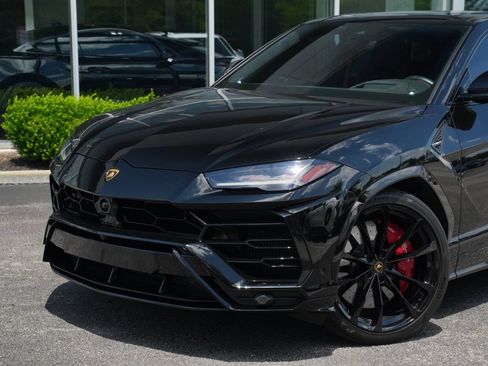 Used 2022 Lamborghini Urus AWD/4WD image 2