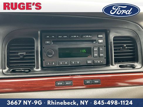 Used 2011 Ford Crown Victoria LX w/ Comfort Appearance Pkg RWD image 21