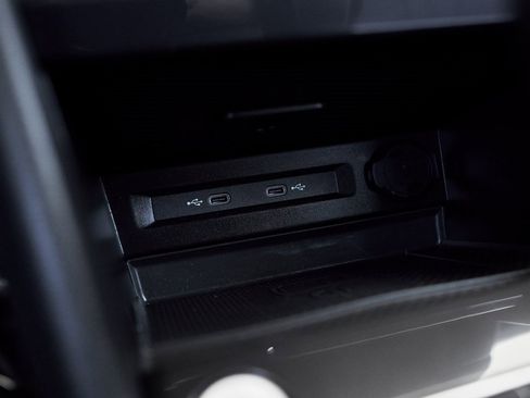 Used 2024 Volkswagen Tiguan SE R-Line image 50