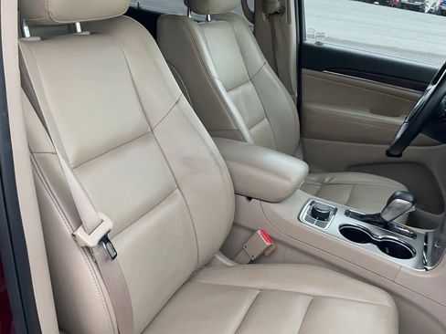 Used 2017 Jeep Grand Cherokee Limited image 40