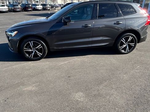 Used 2022 Volvo XC60 B5 R-Design image 4