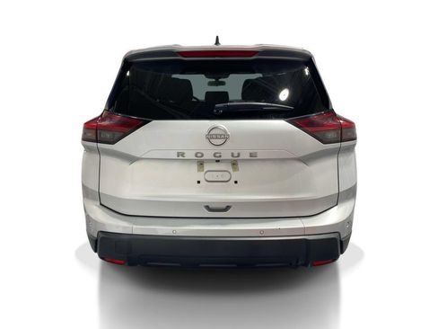 Used 2024 Nissan Rogue S FWD image 3