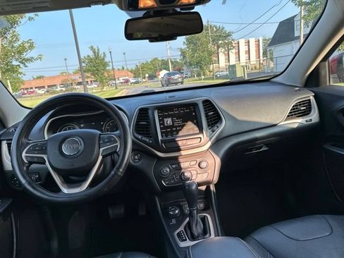 Used 2016 Jeep Cherokee Limited AWD/4WD image 3