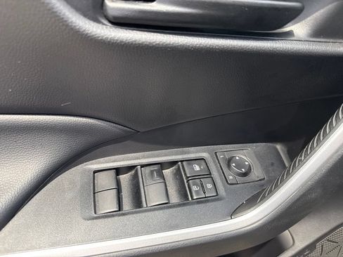 Used 2022 Toyota RAV4 LE AWD/4WD image 24