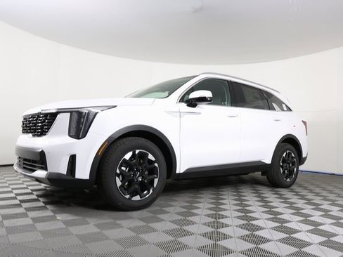 Certified 2025 Kia Sorento S w/ Panoramic Sunroof Package image 1