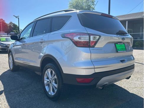 Used 2017 Ford Escape SE w/ Equipment Group 201A AWD/4WD image 5