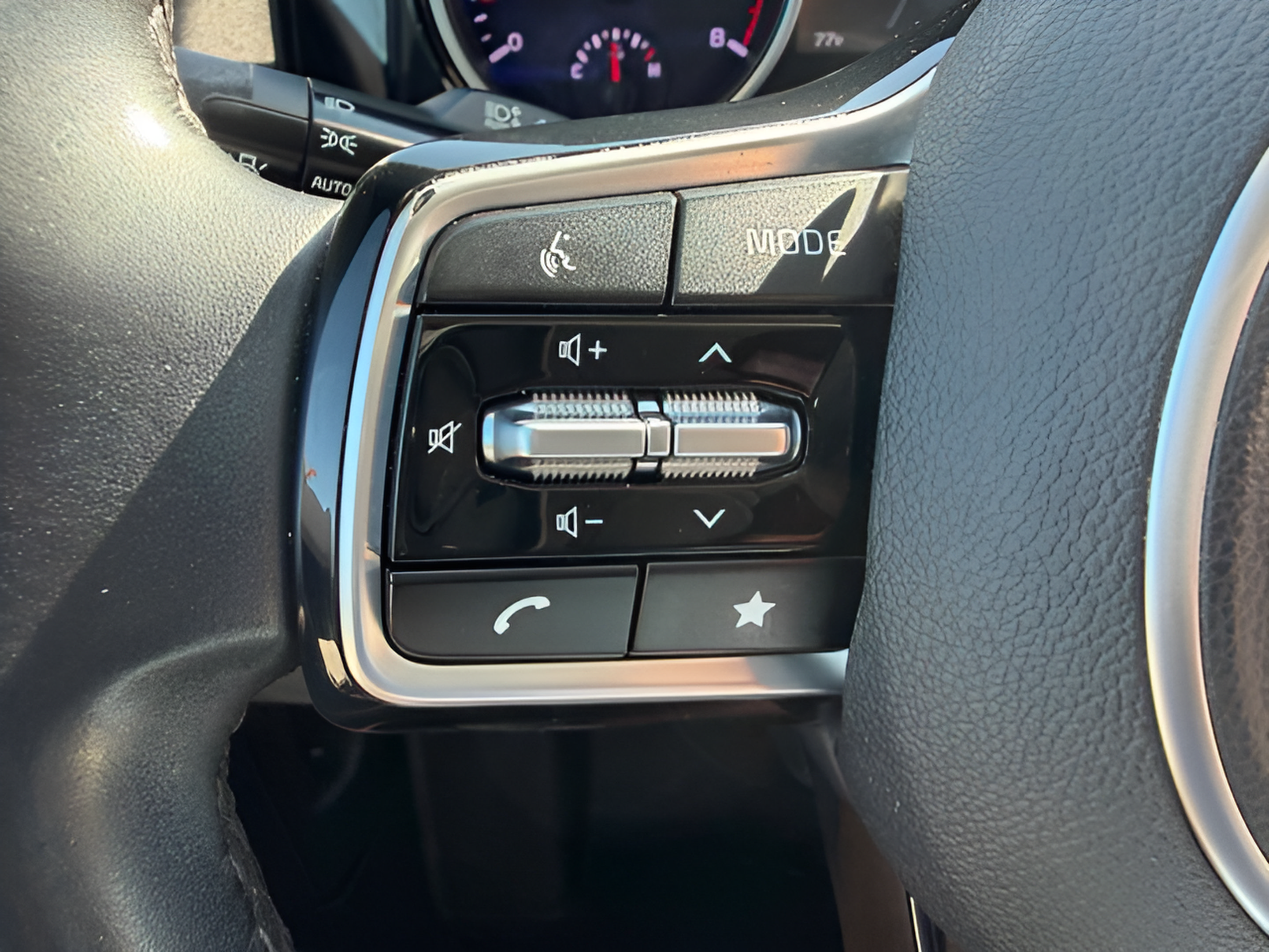 Used 2022 Kia Carnival EX FWD image 13