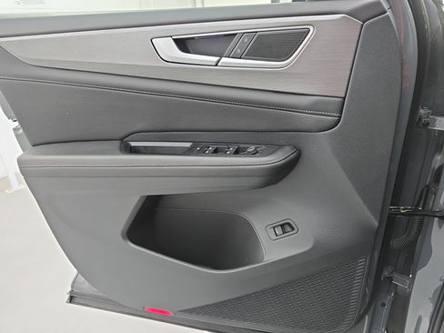 Certified 2024 Volkswagen Atlas Cross Sport SE image 27