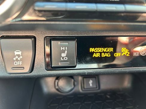 Used 2021 Toyota RAV4 XLE w/ Convenience Package AWD/4WD image 23