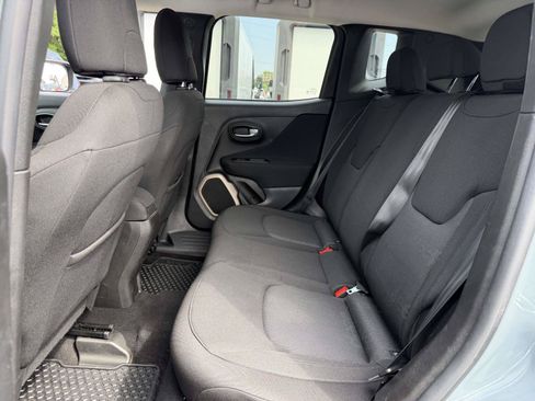 Used 2017 Jeep Renegade Latitude w/ Cold Weather Group AWD/4WD image 10