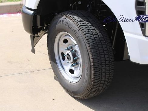 New 2026 Ford F250 XL w/ FX4 Off-Road Package AWD/4WD image 5