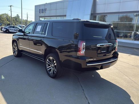 Used 2020 GMC Yukon XL Denali w/ Denali Ultimate Package image 3
