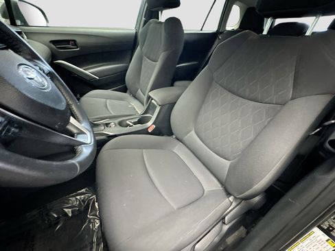 Used 2022 Toyota Corolla Cross LE w/ Moonroof Package image 12