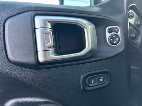 Used 2024 Jeep Wrangler Sport S image 16