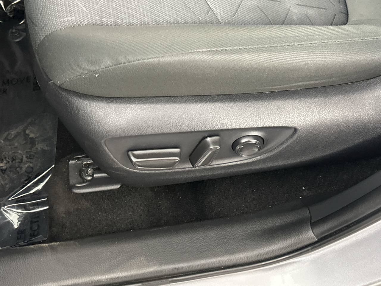 Used 2025 Toyota RAV4 XLE FWD image 20