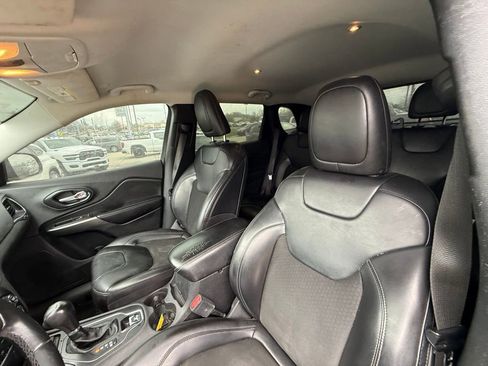 Used 2020 Jeep Cherokee Latitude Plus image 13