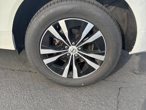 Used 2024 Volvo XC60 B5 Core w/ Climate Package image 11