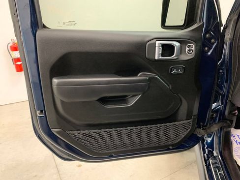 Used 2025 Jeep Gladiator Sport AWD/4WD image 5