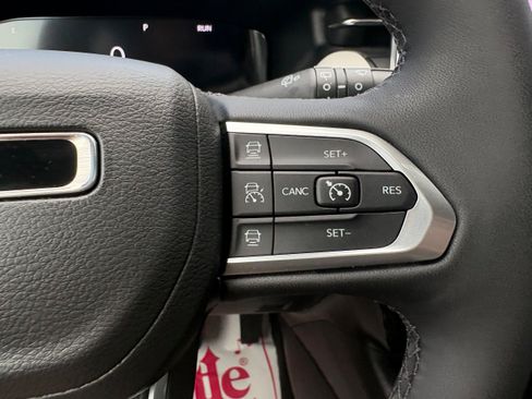 Certified 2025 Jeep Compass Limited w/ Elite Group AWD/4WD image 18