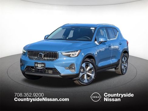 Used 2025 Volvo XC40 B5 Plus image 1