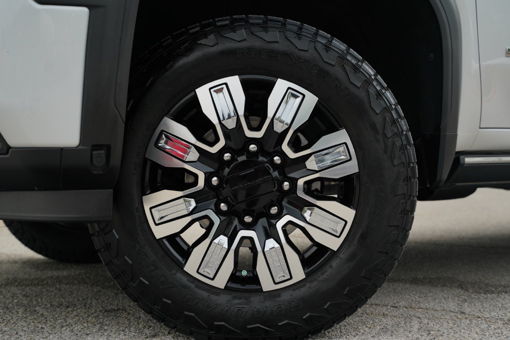 Used 2024 GMC Sierra 2500 Denali w/ Denali Reserve Package AWD/4WD image 3