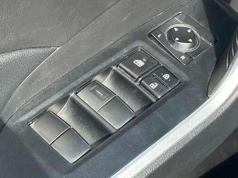 Used 2021 Toyota RAV4 XLE AWD/4WD image 26