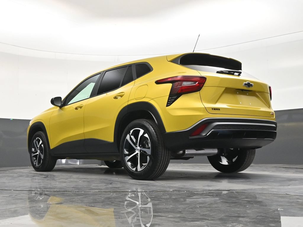 Used 2025 Chevrolet Trax RS FWD image 22