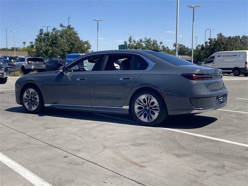 New 2025 BMW i7 xDrive60 image 8