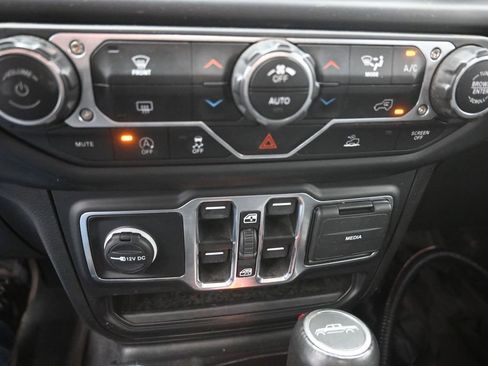Used 2022 Jeep Gladiator Overland w/ Popular Equipment Package AWD/4WD image 9