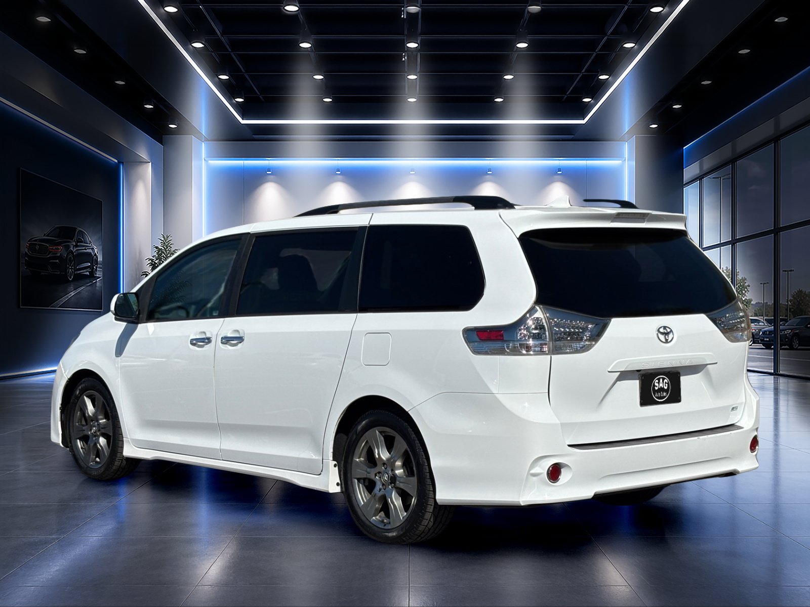 Used 2020 Toyota Sienna SE w/ Carpet Mat Package FWD image 6