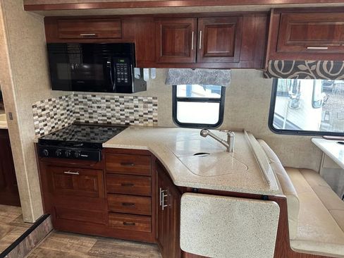 Used 2016 Ford E-450 and Econoline 450 Super Duty w/ Motorhome Prep Package image 22