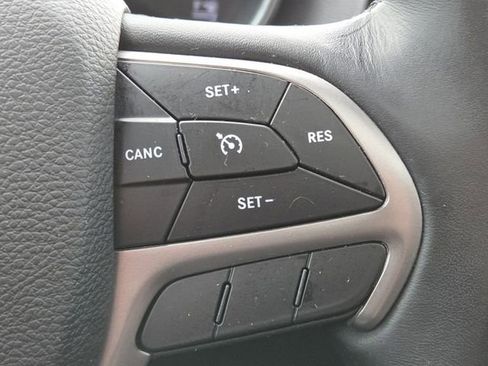 Used 2019 Jeep Grand Cherokee Altitude image 12