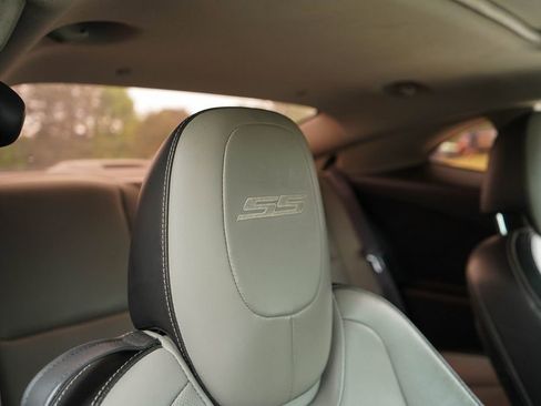 Used 2010 Chevrolet Camaro SS RWD image 36