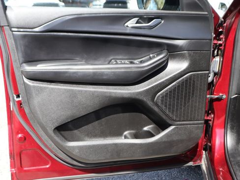 Used 2024 Jeep Grand Cherokee Altitude RWD image 15